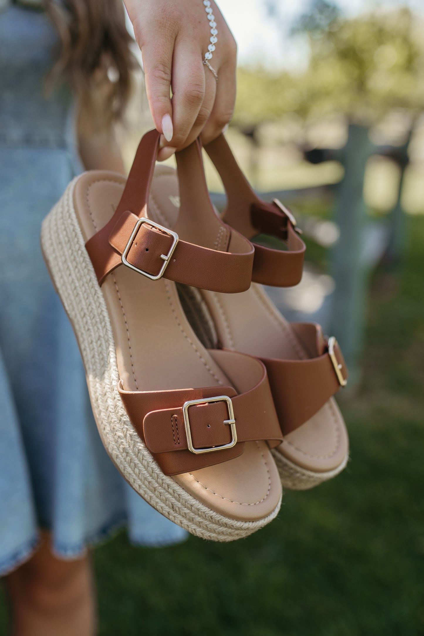 THE KAYLEE SANDALS IN BROWN