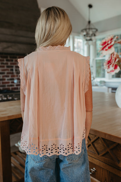 THE RYLIE COTTAGE GRACE DAISY PETAL BLOUSE TOP