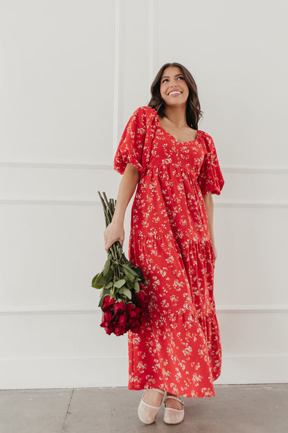 THE BAYLEE FLORAL TIERED MIDI DRESS IN RED