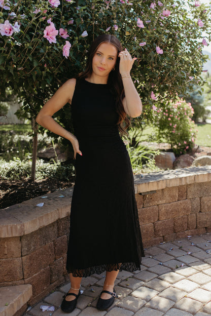 THE ANALEIA MIDI RUCHED LACE DRESS IN BLACK