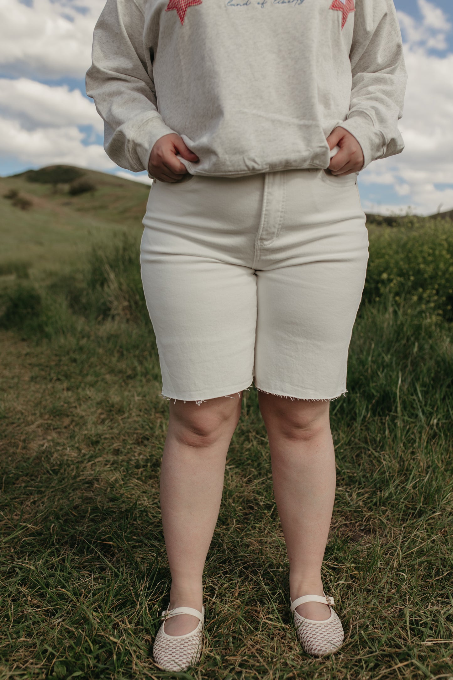 THE SALEM SLOUCHY BERMUDA SHORTS IN WHITE