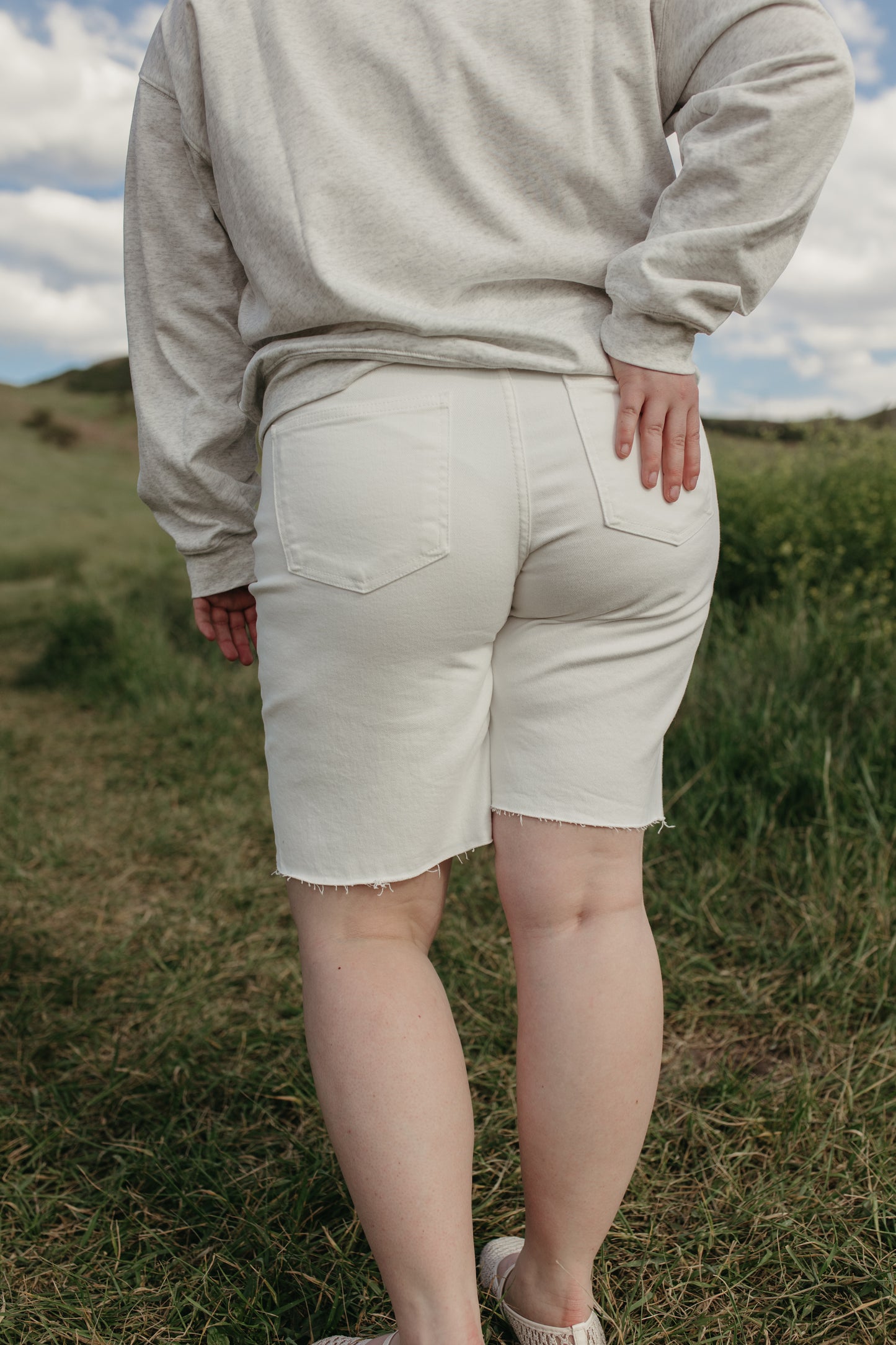 THE SALEM SLOUCHY BERMUDA SHORTS IN WHITE