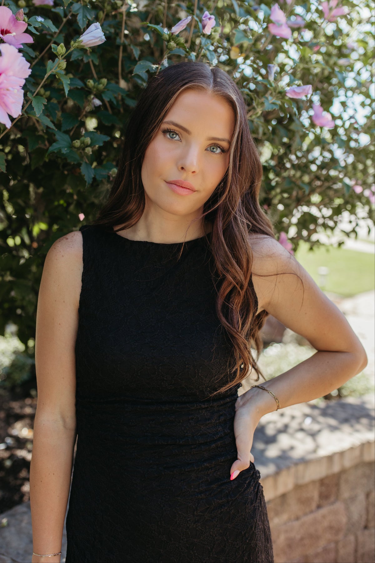 THE ANALEIA MIDI RUCHED LACE DRESS IN BLACK