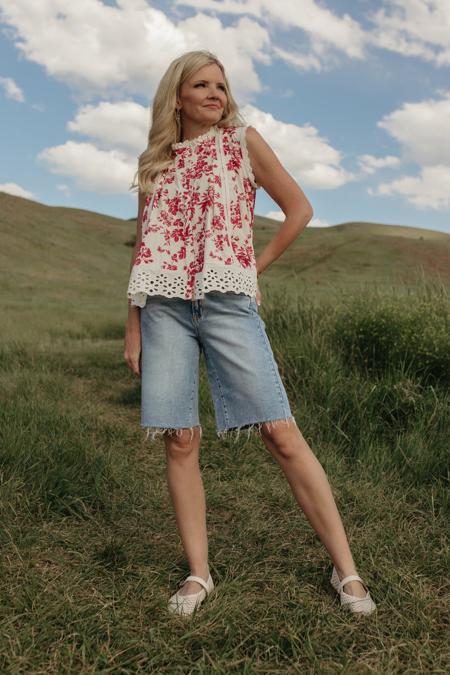 THE MONROE VICTORIAN BOTANIQUE RUFFLE NECK BLOUSE IN RED/WHITE