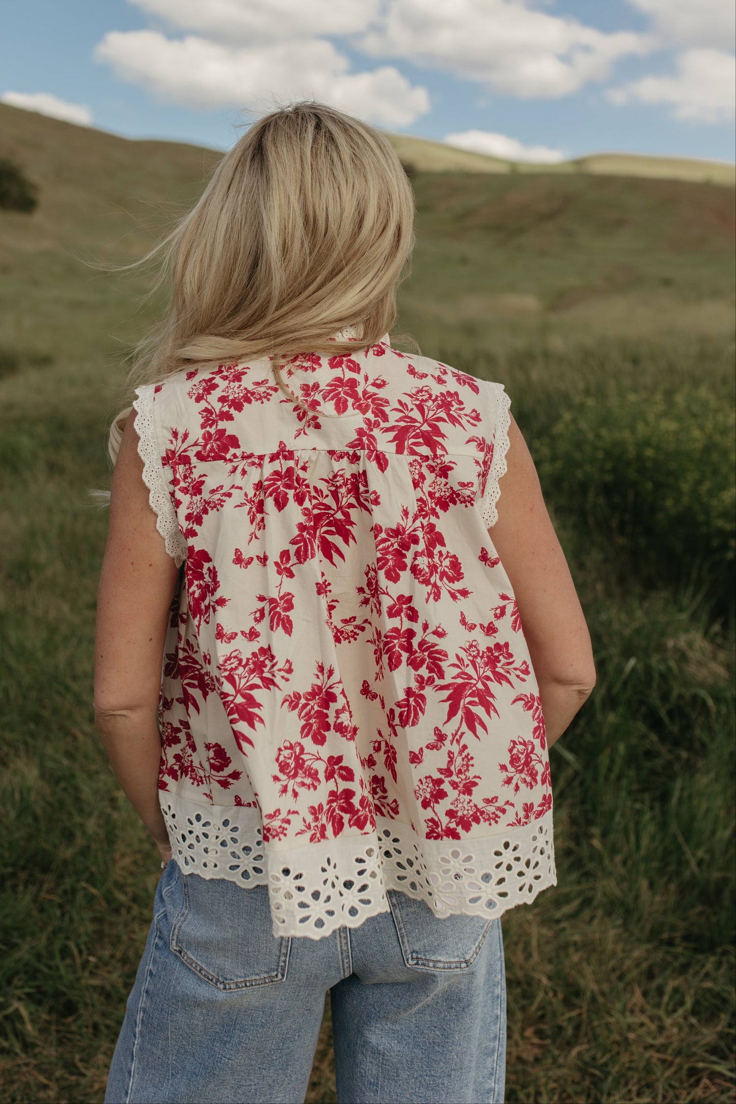 THE MONROE VICTORIAN BOTANIQUE RUFFLE NECK BLOUSE IN RED/WHITE