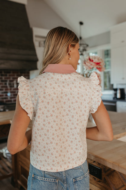 THE ELODIE FLORAL CONTRAST COLLAR RUFFLE SLEEVE TOP IN PINK