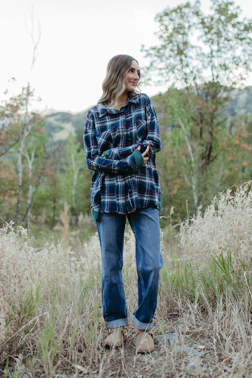 THE SHAY MIDRISE BOYFRIEND JEANS IN DARK WASH