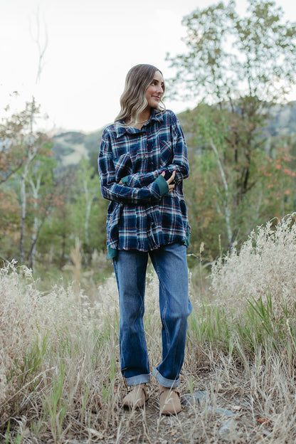 THE SHAY MIDRISE BOYFRIEND JEANS IN DARK WASH