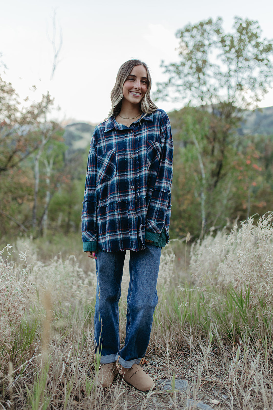 THE SHAY MIDRISE BOYFRIEND JEANS IN DARK WASH