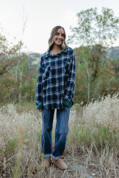 THE SHAY MIDRISE BOYFRIEND JEANS IN DARK WASH