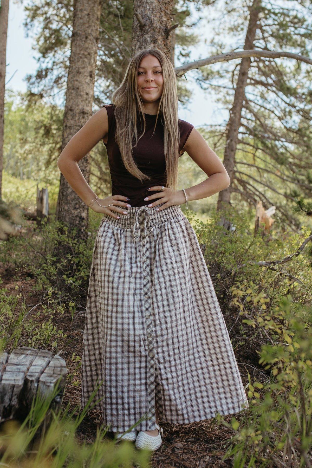 THE ARABELLA PLAID MIDI SMOCKED SKIRT IN LIGHT KHAKI
