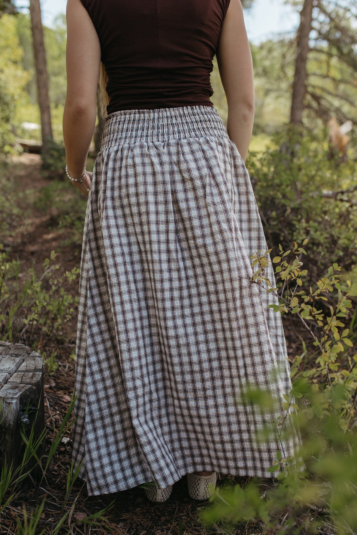 THE ARABELLA PLAID MIDI SMOCKED SKIRT IN LIGHT KHAKI