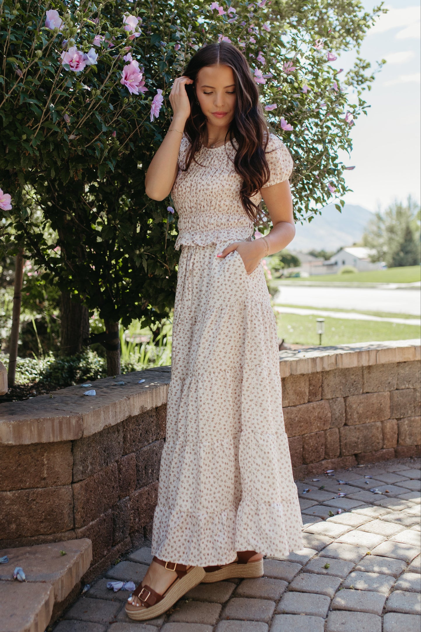THE ZOE FLORAL TIERED SKIRT IN CREAM