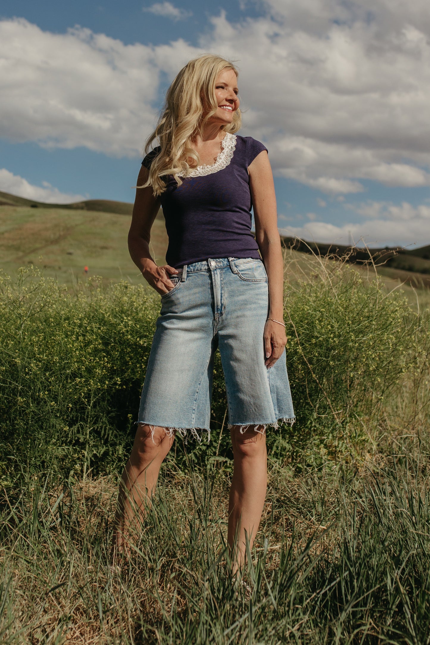 THE EVERLY LACE TEE IN NAVY