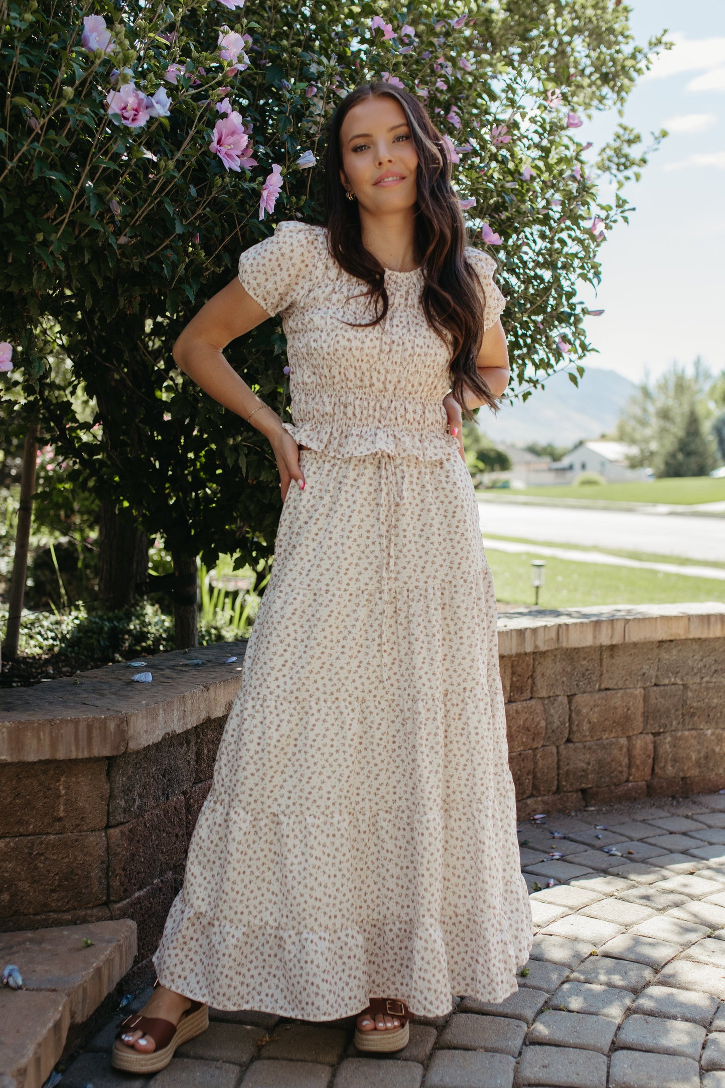 THE ZOE FLORAL SMOCKED TOP IN CREAM