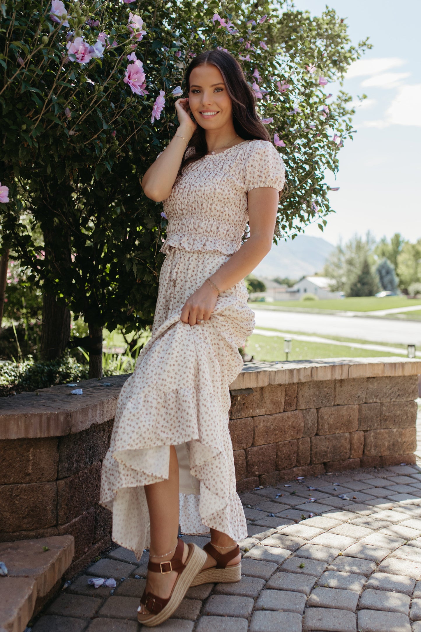 THE ZOE FLORAL TIERED SKIRT IN CREAM