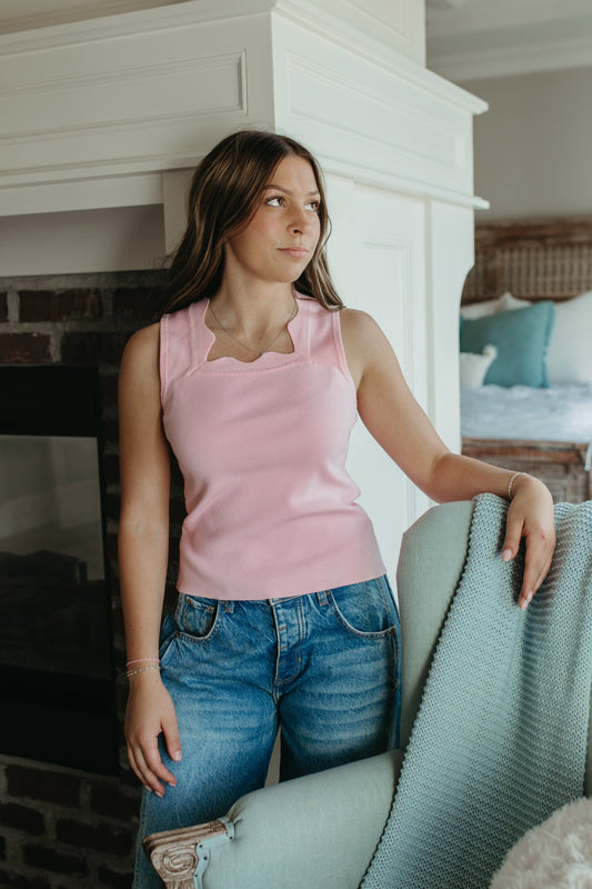 THE HANNAH SCALLOP TANK IN PINK