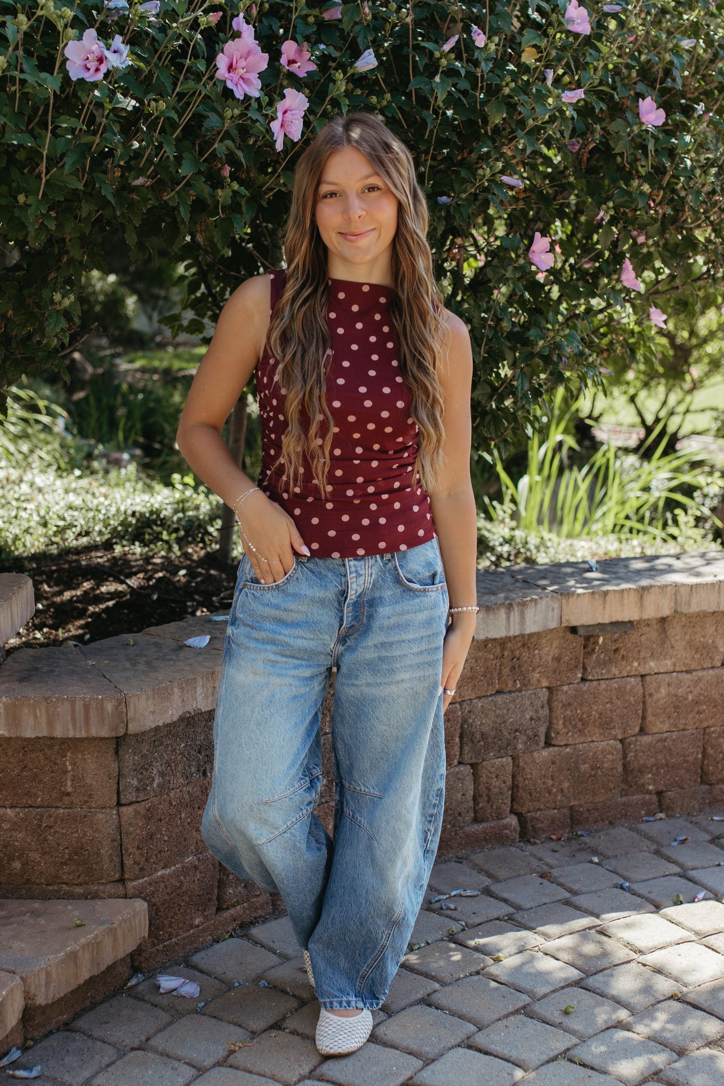 THE AINARA POLKA DOT SLEEVELESS KNIT TOP IN BURGUNDY