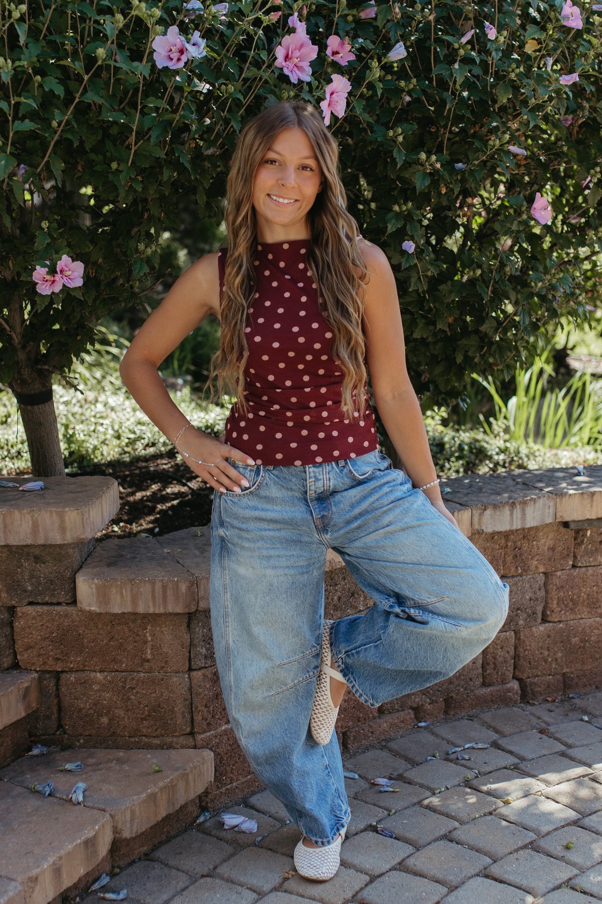 THE AINARA POLKA DOT SLEEVELESS KNIT TOP IN BURGUNDY