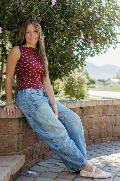 THE AINARA POLKA DOT SLEEVELESS KNIT TOP IN BURGUNDY