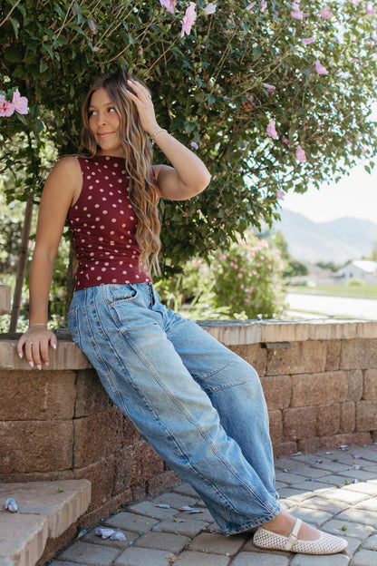 THE AINARA POLKA DOT SLEEVELESS KNIT TOP IN BURGUNDY