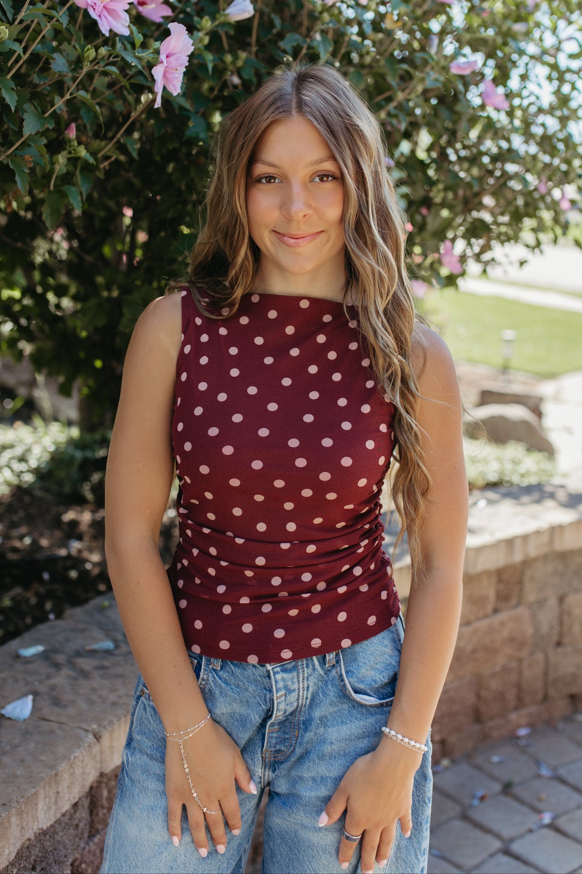 THE AINARA POLKA DOT SLEEVELESS KNIT TOP IN BURGUNDY
