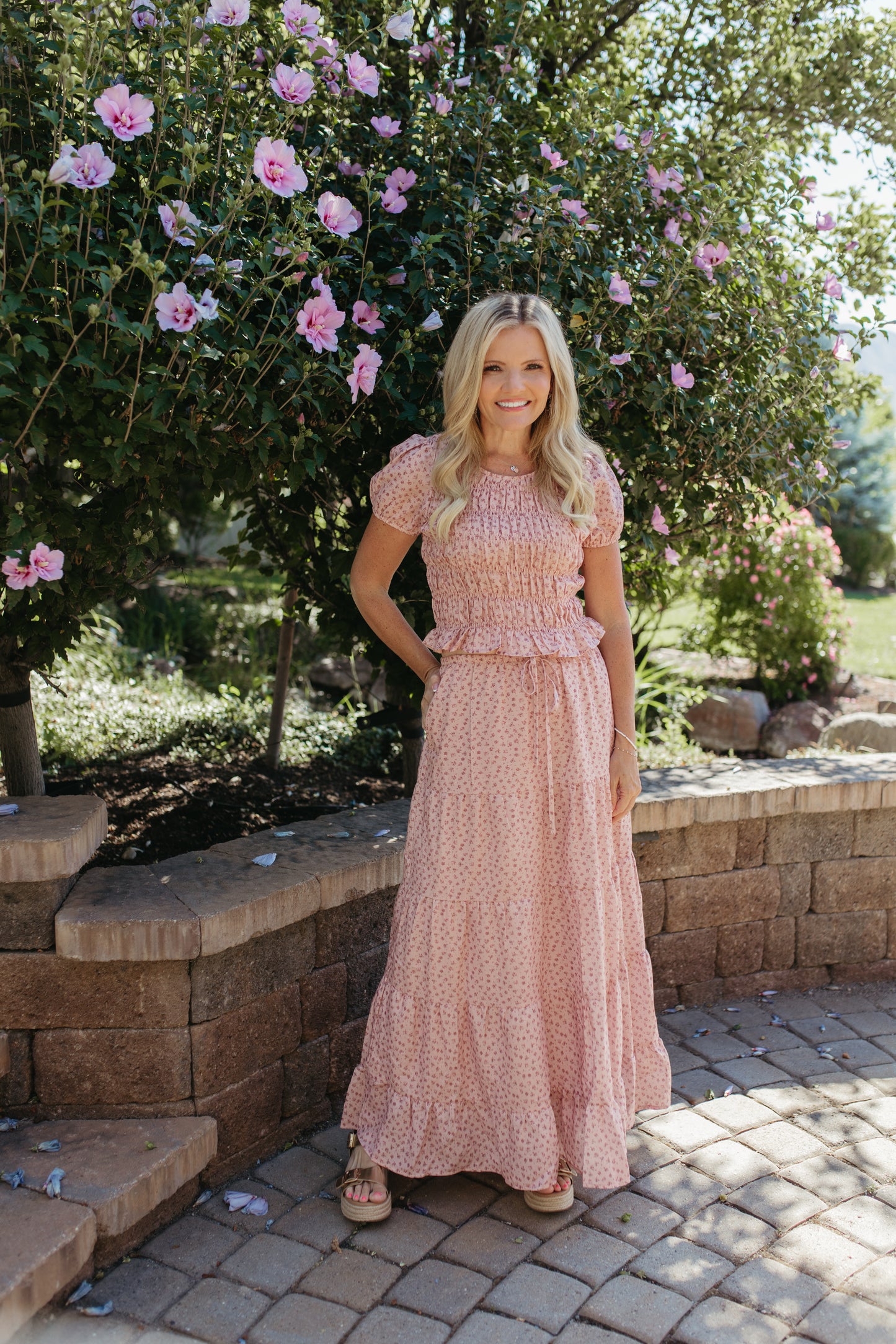 THE ZOE FLORAL TIERED SKIRT IN BLUSH