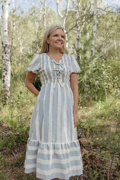 THE GWENDOLYN STRIPED TEXTURED DRESS IN BLUE