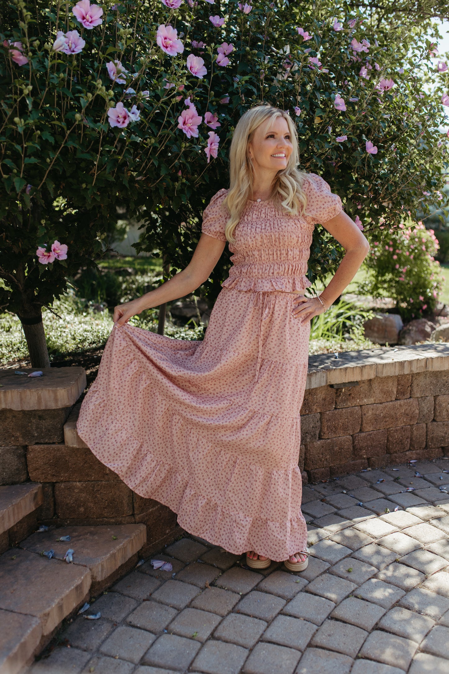 THE ZOE FLORAL TIERED SKIRT IN BLUSH