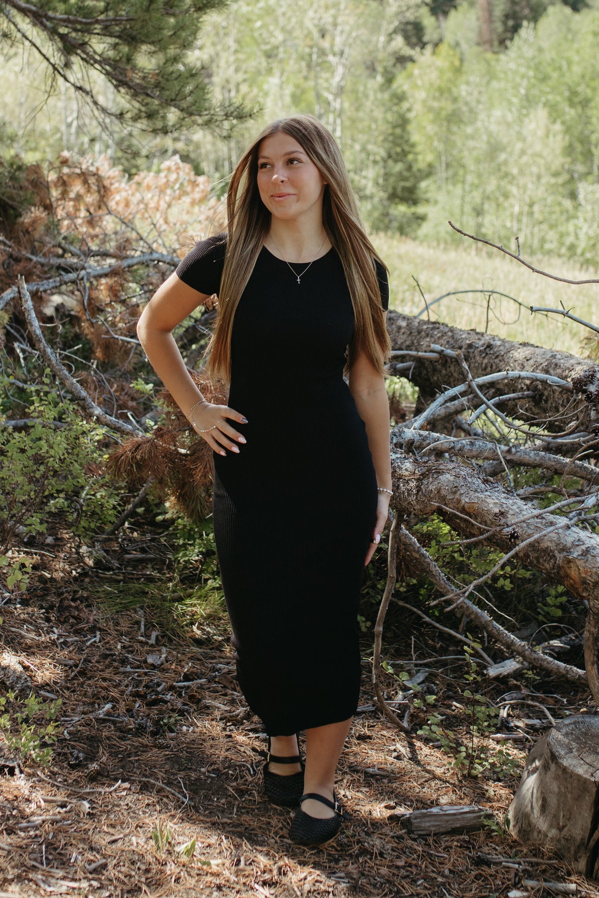 THE MEREDITH MIDI SHORT SLEEVE KNIT DRESS IN BLACK