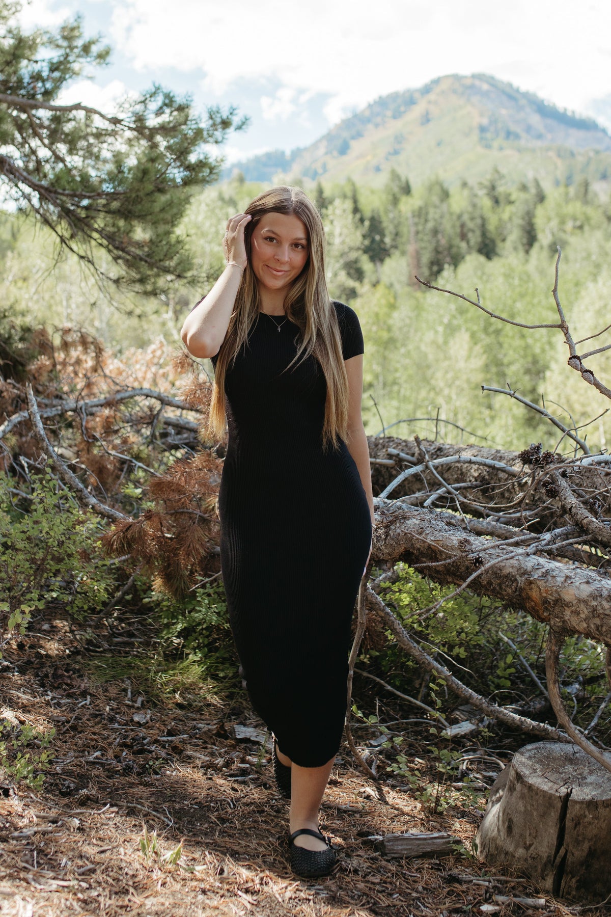 THE MEREDITH MIDI SHORT SLEEVE KNIT DRESS IN BLACK