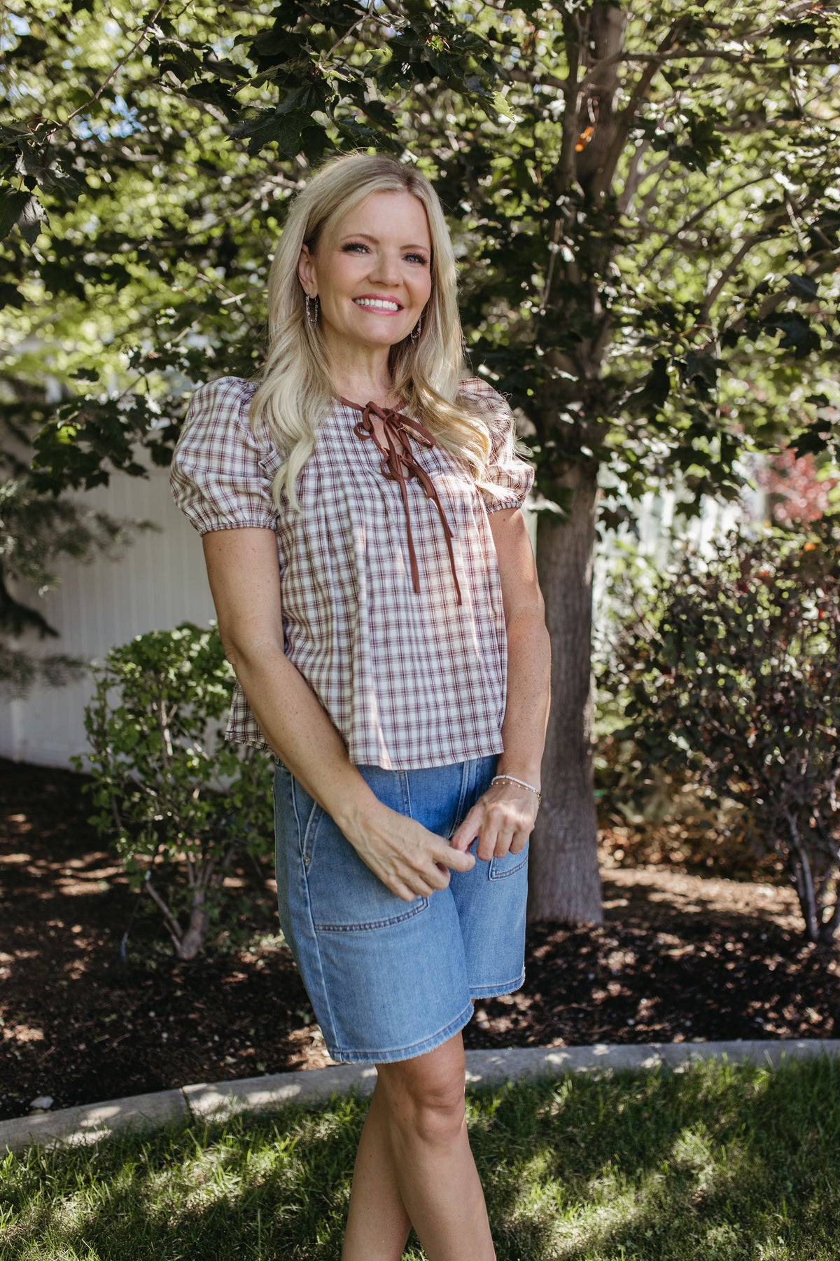 THE GIULIANA PLAID SHORT SLEEVE PINTUCK BLOUSE IN BROWN