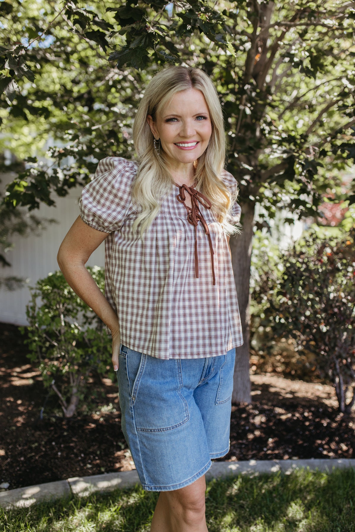 THE GIULIANA PLAID SHORT SLEEVE PINTUCK BLOUSE IN BROWN