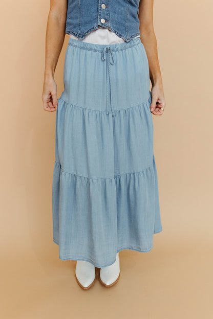 THE TIFFANY TIERED TENCEL SKIRT IN LIGHT WASH