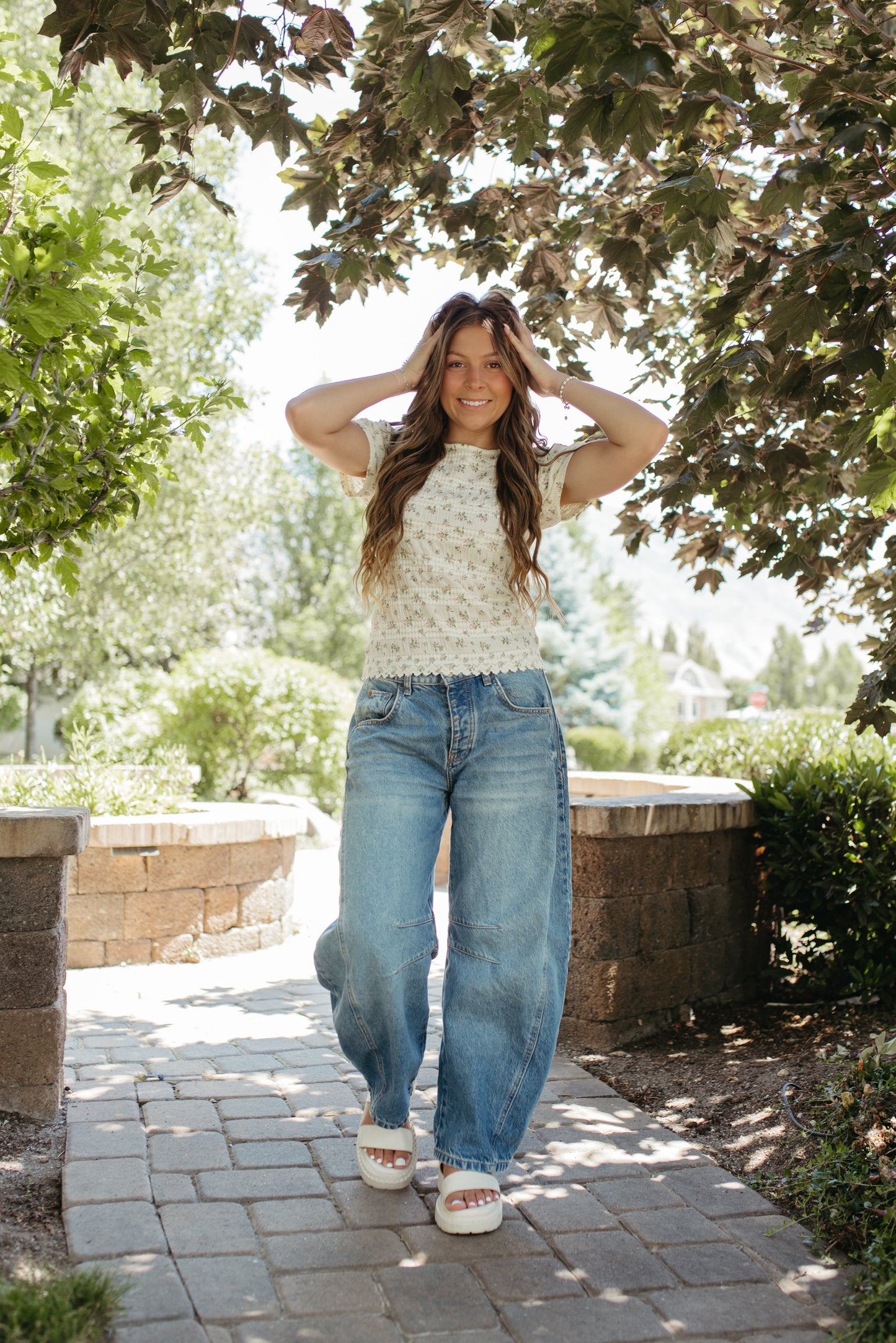 THE ARIELLA FLORAL FITTED TOP IN CREAM