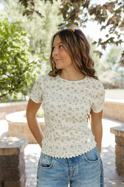 THE ARIELLA FLORAL FITTED TOP IN CREAM