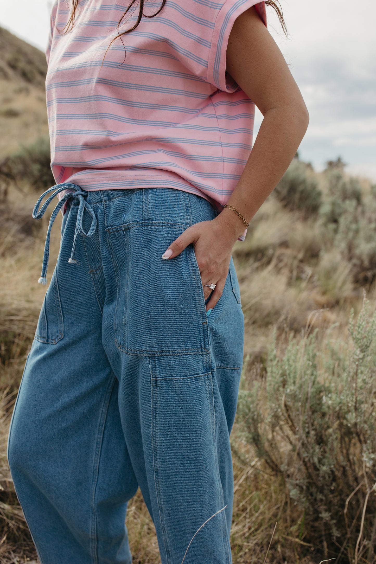 THE ZAYLEE WIDE LEG PANTS IN LIGHT BLUE