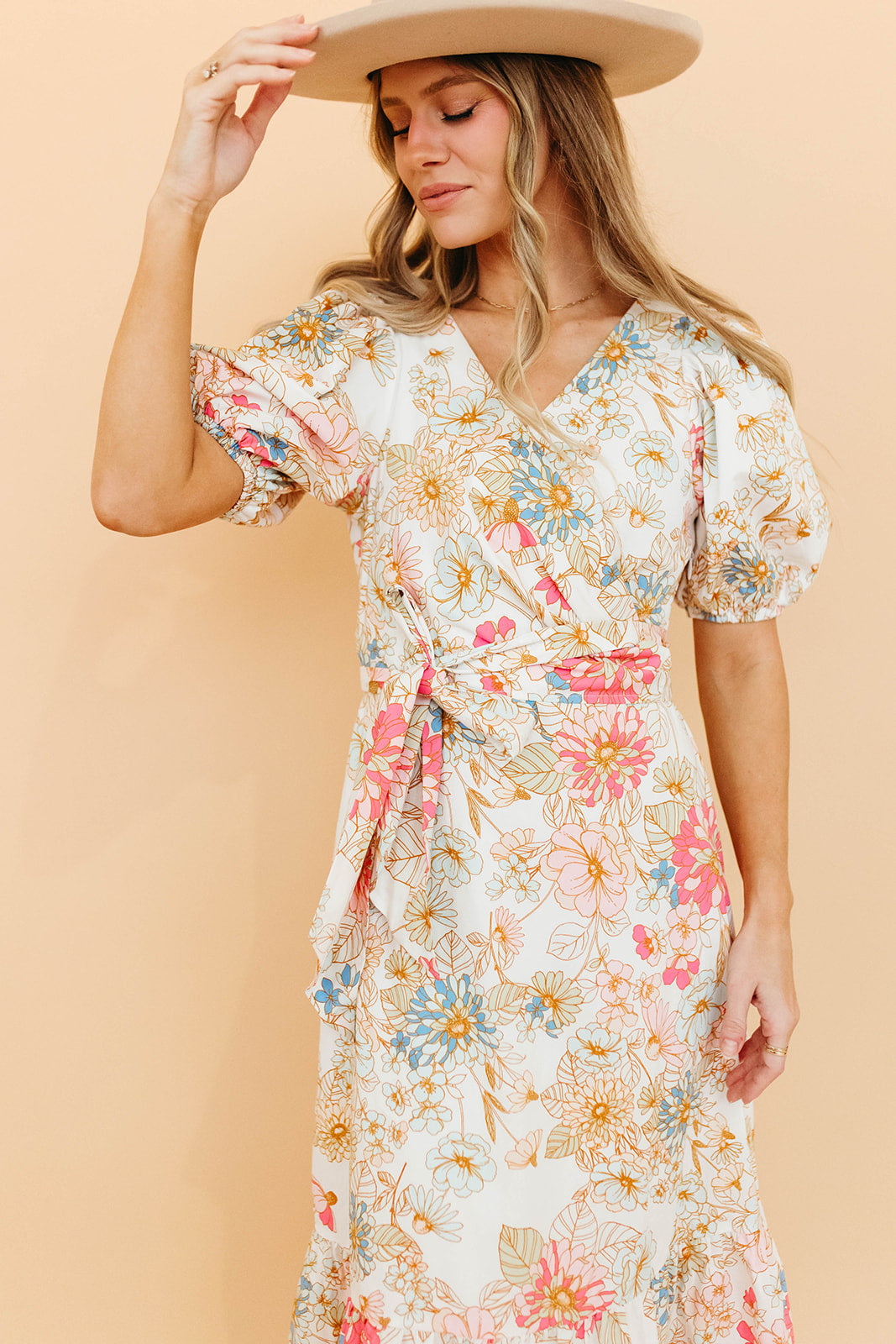 THE NIA WRAP TOP DRESS IN IVORY FLORAL – Pink Desert