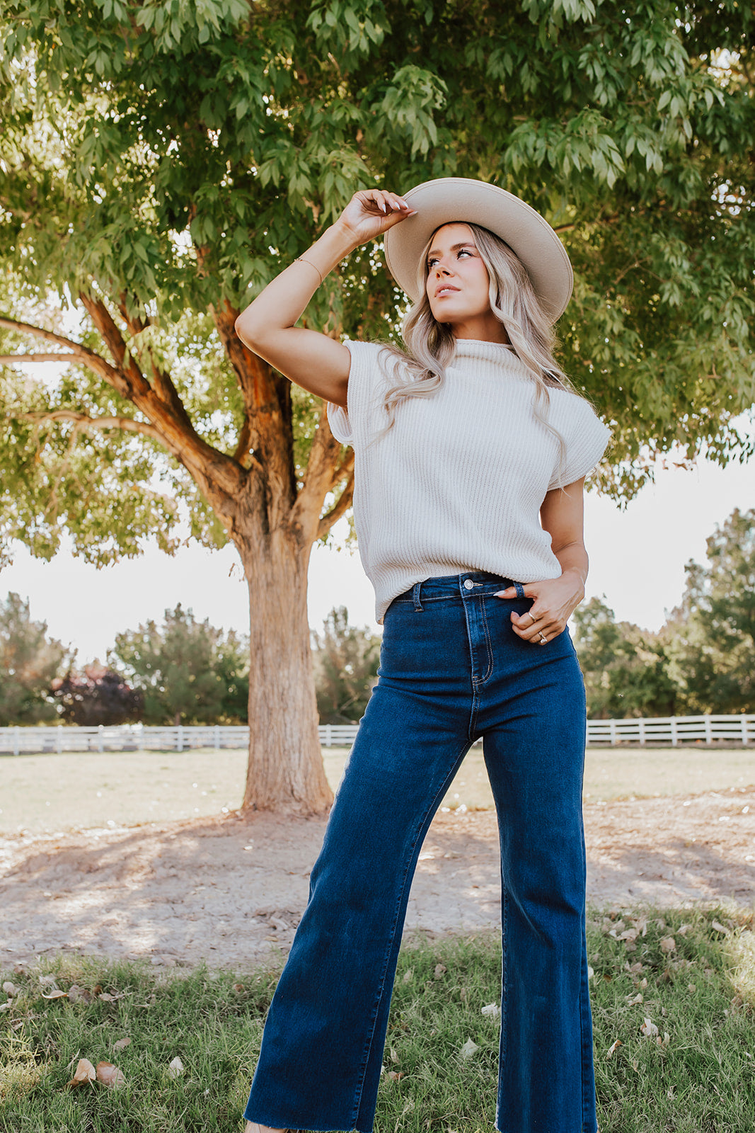 THE LOOKING CHIC SWEATER VEST IN CREAM