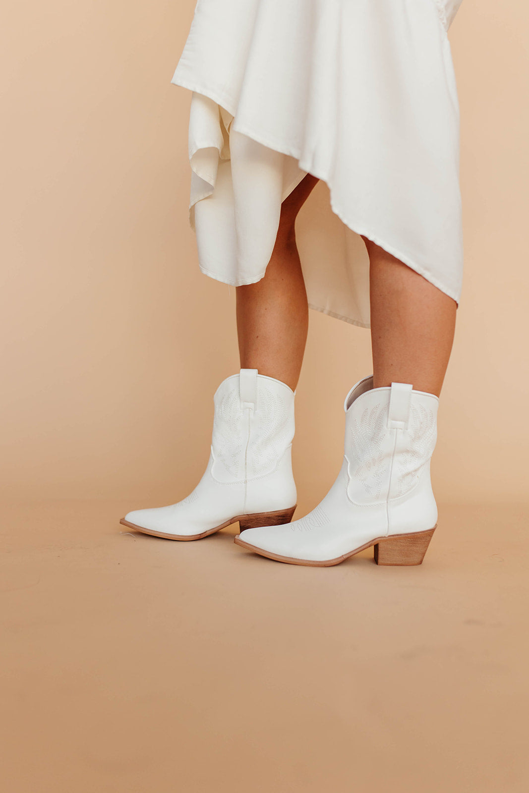 THE MIMI COWGIRL BOOTS IN WHITE
