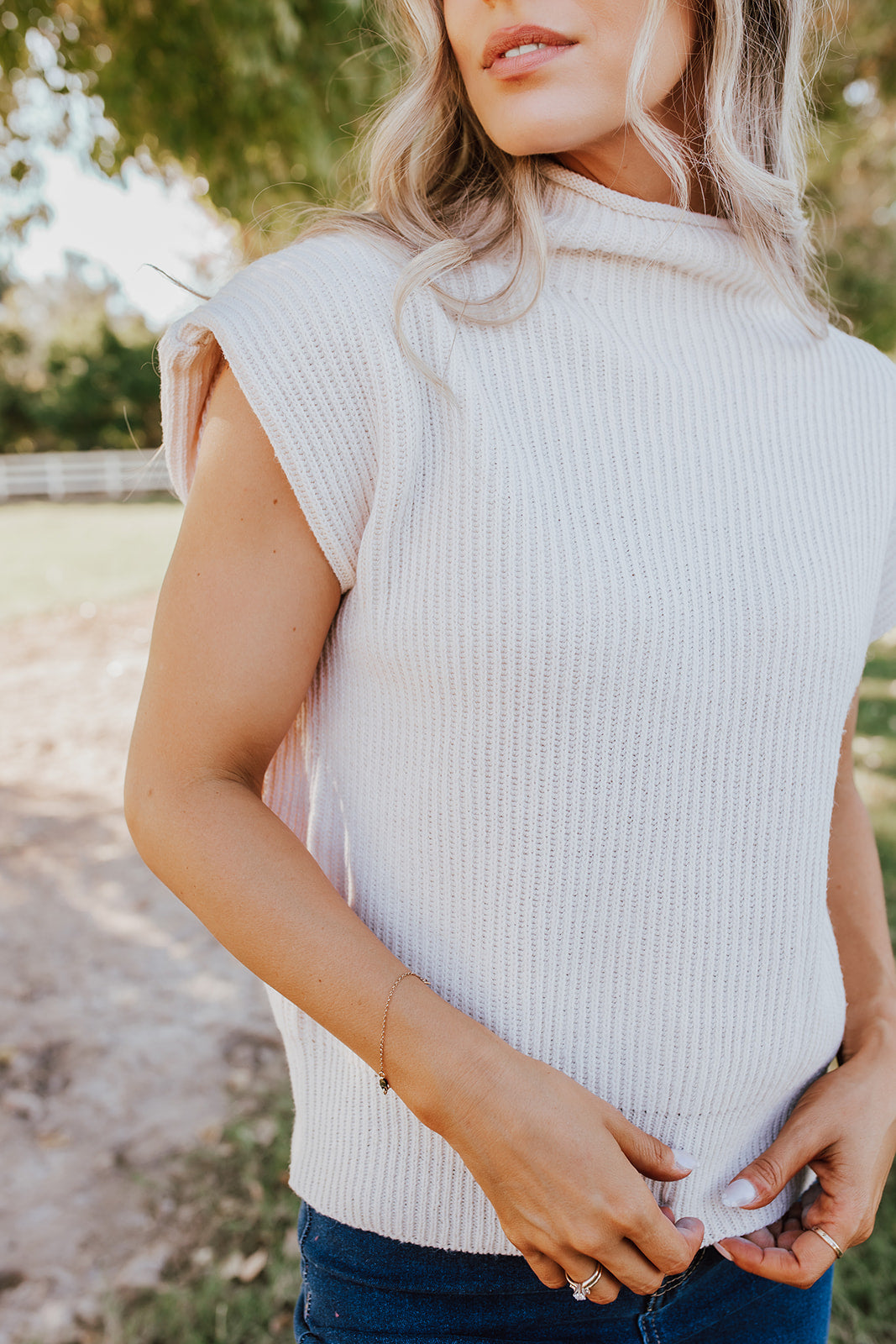 THE LOOKING CHIC SWEATER VEST IN CREAM