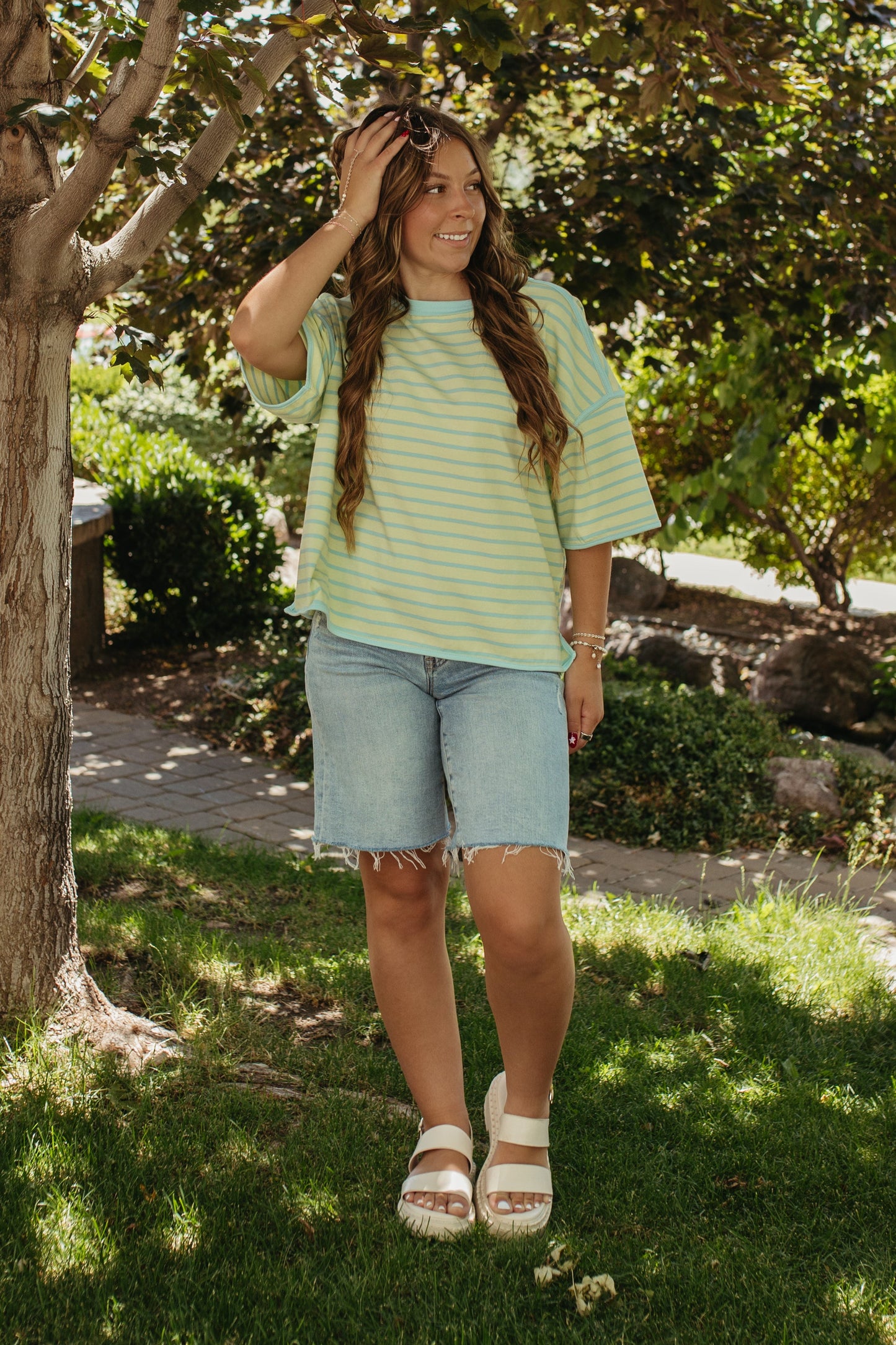 THE ZORA RELAXED STRIPED TEE IN BLUE/GREEN
