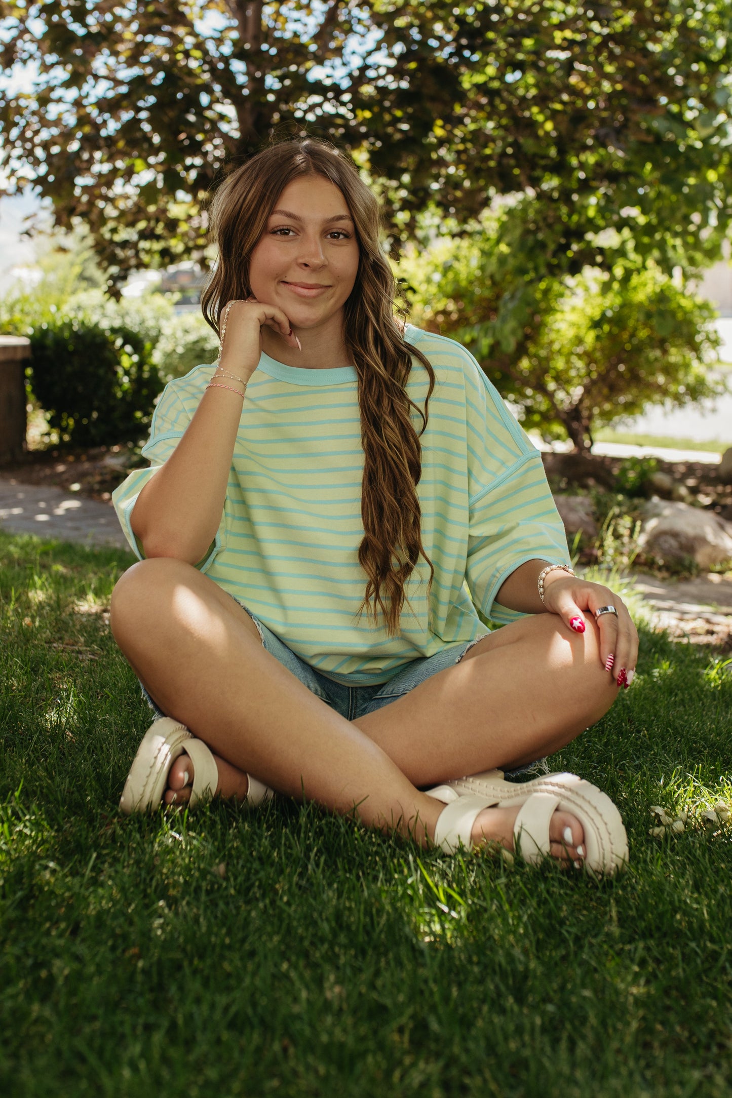 THE ZORA RELAXED STRIPED TEE IN BLUE/GREEN