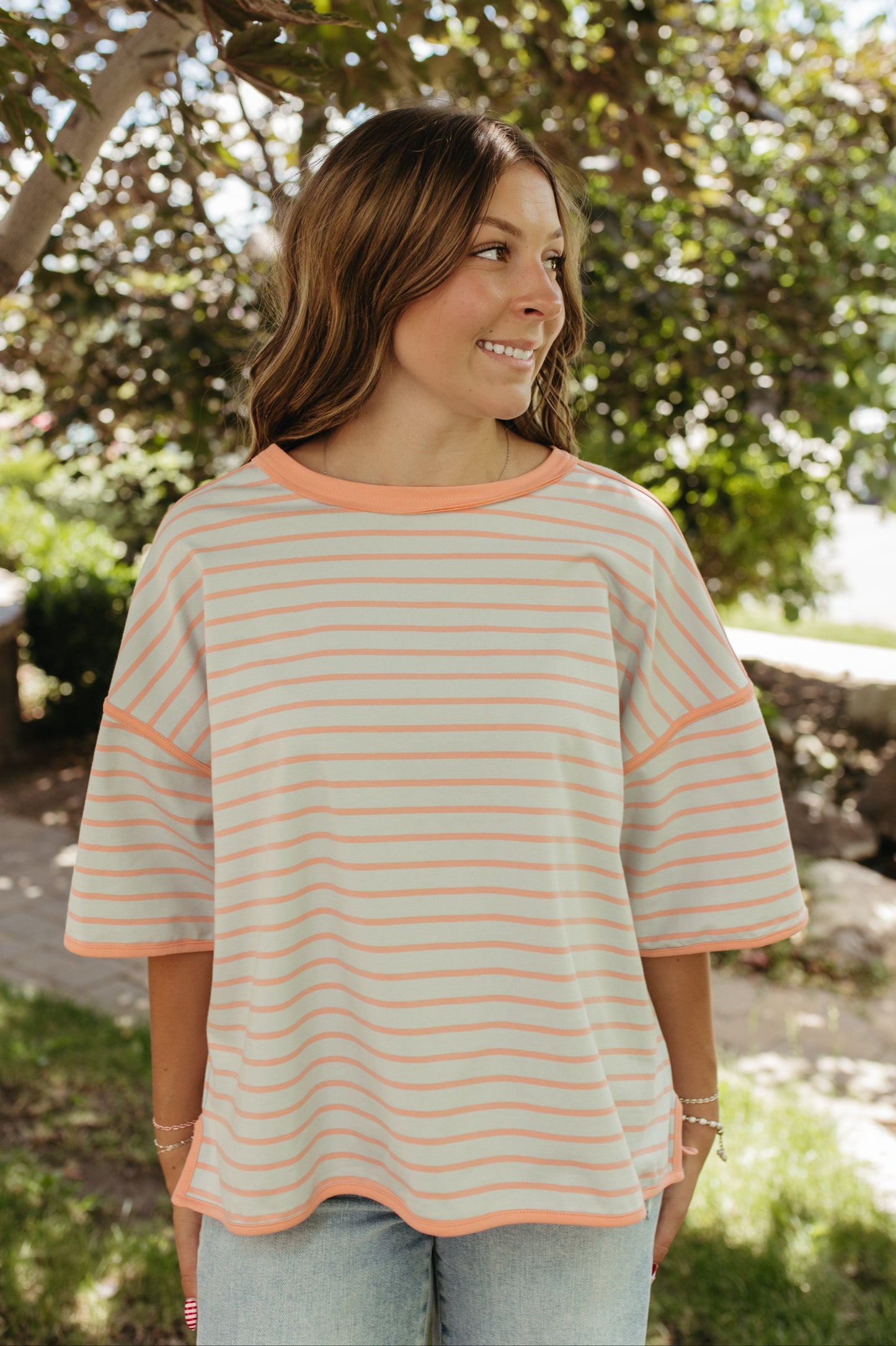 THE ZORA RELAXED STRIPED TEE IN CORAL/BLUE