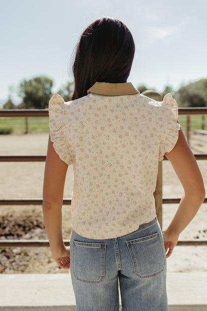 THE ELODIE FLORAL CONTRAST COLLAR RUFFLE SLEEVE TOP IN CAMEL