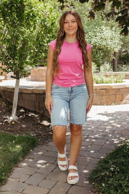 THE CADENCE CAP SLEEVE TOP IN FUCHSIA