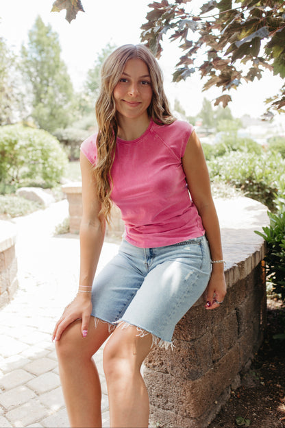 THE CADENCE CAP SLEEVE TOP IN FUCHSIA