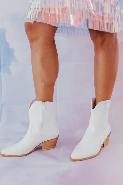 THE WESTERN ANKLE BOOTS IN WHITE