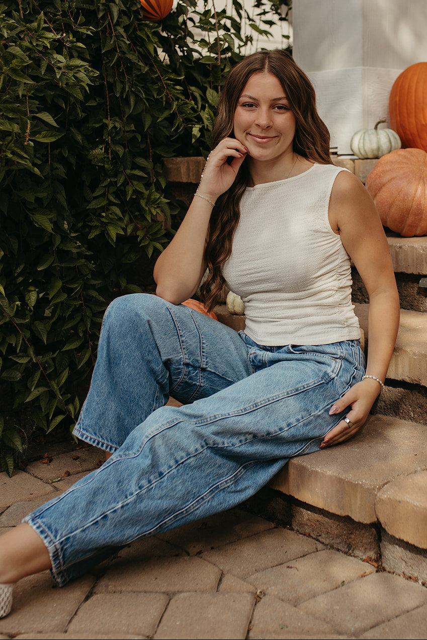 THE KAELI SLEEVELESS TEXTURED RUCHED TOP IN CREAM