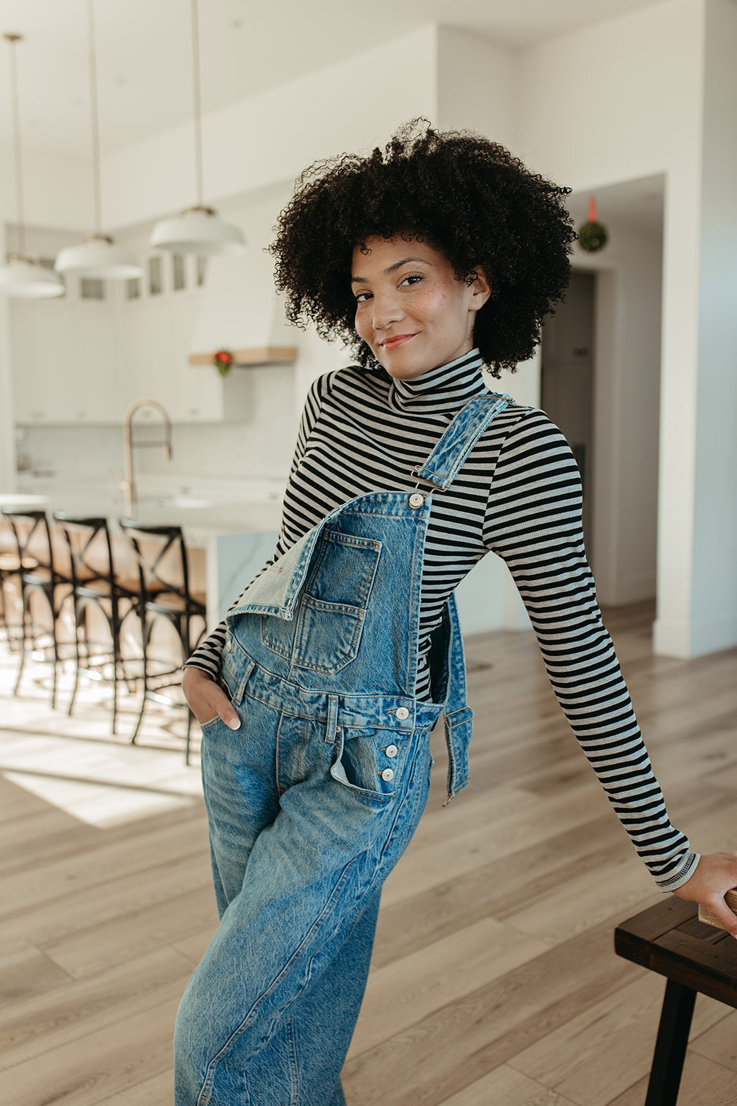 THE SHAYLA LONG SLEEVE TOP IN HEATHER GRAY